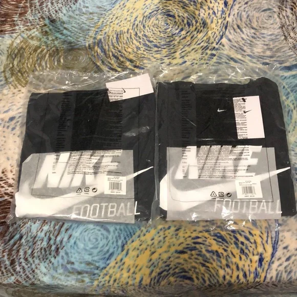 NIKE 💯 COTTON LONG SLEEVE NIKE FOOTBALL BLACK AND WHITE SHIRT - Picture 2 of 4